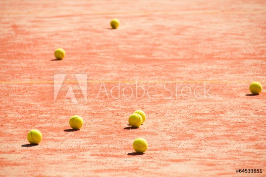 Picture of Tennis court with balls